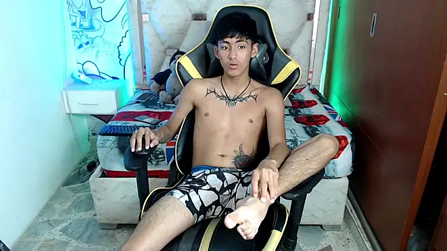 yiisu  online show from 10.15.25