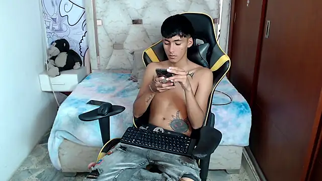 yiisu  online show from 10.26.25