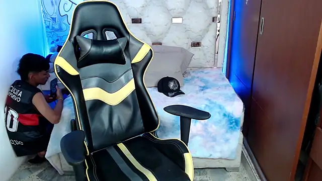 yiisu  online show from 10.27.25