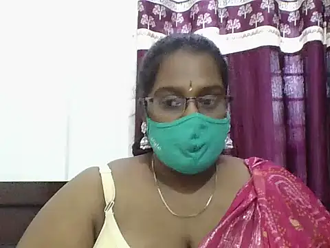 Snapshot of Reena-gowda chatting on 09.13.25 Reena-gowda online show from 09.13.25
