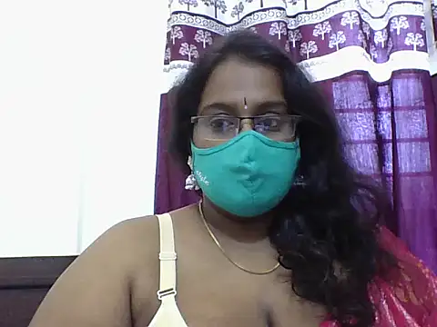 Snapshot of Reena-gowda chatting on 09.14.25 Reena-gowda online show from 09.14.25
