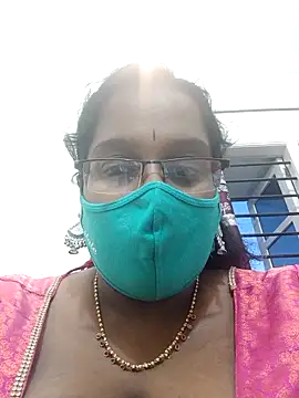 Snapshot of Reena-gowda chatting on 09.17.25 Reena-gowda online show from 09.17.25