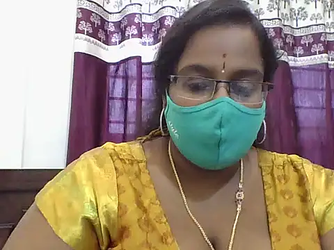 Snapshot of Reena-gowda chatting on 09.19.25 Reena-gowda online show from 09.19.25