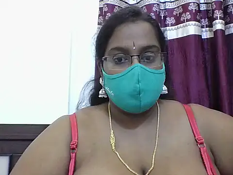 Snapshot of Reena-gowda chatting on 09.21.25 Reena-gowda online show from 09.21.25