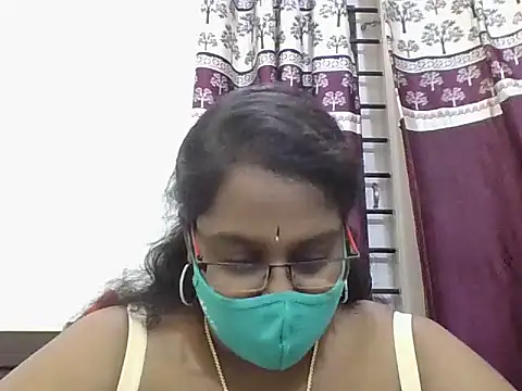 Snapshot of Reena-gowda chatting on 09.22.25 Reena-gowda online show from 09.22.25