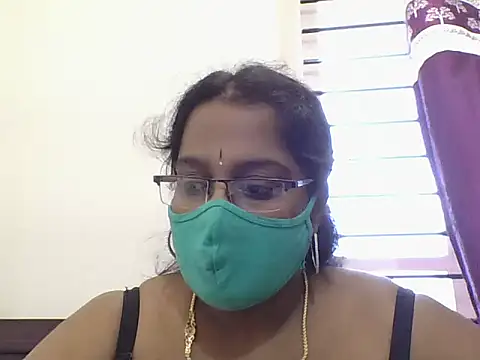 Snapshot of Reena-gowda chatting on 09.26.25 Reena-gowda online show from 09.26.25