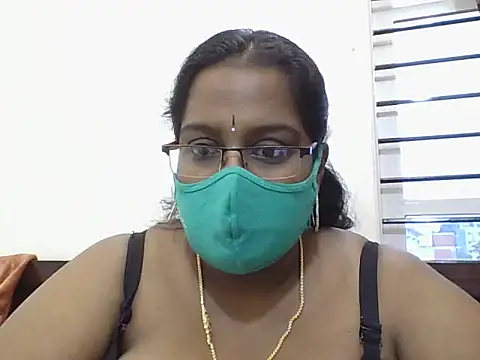 Snapshot of Reena-gowda chatting on 09.27.25 Reena-gowda online show from 09.27.25