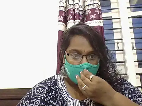 Snapshot of Reena-gowda chatting on 10.23.25 Reena-gowda online show from 10.23.25