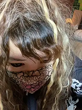 Snapshot of xoxLILxMELOxox chatting on 10.04.25 xoxLILxMELOxox online show from 10.04.25