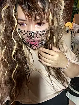 Snapshot of xoxLILxMELOxox chatting on 10.10.25 xoxLILxMELOxox online show from 10.10.25