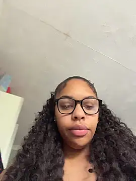 Snapshot of Regina69slut chatting on 05.18.26 Regina69slut online show from 05.18.26