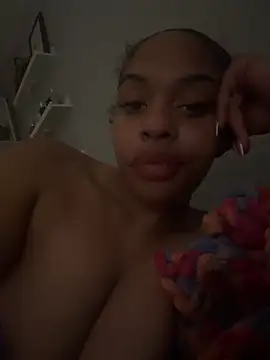 Snapshot of Regina69slut chatting on 06.22.26 Regina69slut online show from 06.22.26