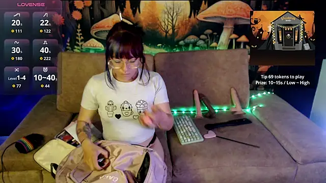 LunaBunny8 online show from 10.07.25