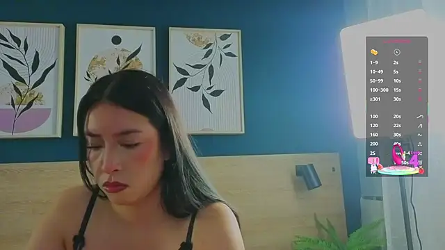 Snapshot of SarahMiler_ chatting on 10.02.25 SarahMiler online show from 10.02.25