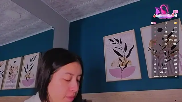 Snapshot of SarahMiler_ chatting on 10.18.25 SarahMiler online show from 10.18.25