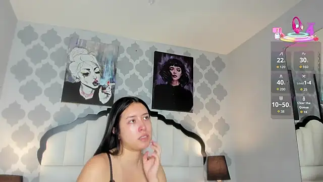 Snapshot of SarahMiler_ chatting on 10.31.25 SarahMiler online show from 10.31.25