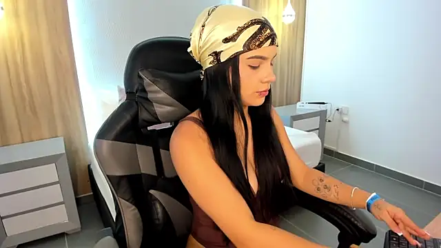 megara x  online show from 11.04.25