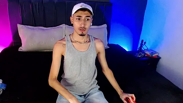 Snapshot of Toyboy_richard chatting on 07.14.26 Toyboy richard online show from 07.14.26