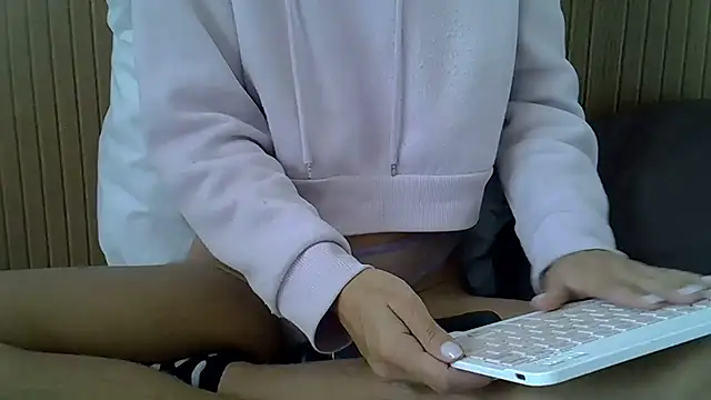 Snapshot of AnaLuxJulia chatting on 04.14.26 AnaLuxJulia online show from 04.14.26