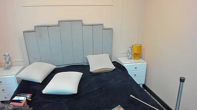 gabriela lux online show from 09.28.25