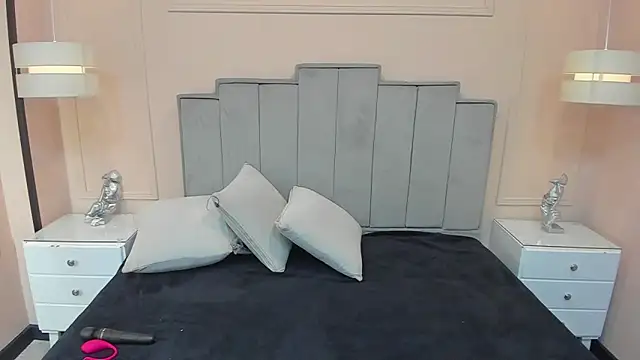 gabriela lux online show from 10.30.25