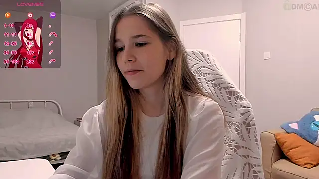 Snapshot of ValerieBubbles chatting on 10.17.25 ValerieBubbles online show from 10.17.25