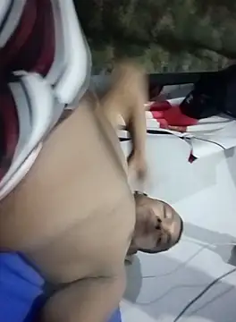 Snapshot of arnal32 chatting on 10.08.25 arnal32 online show from 10.08.25