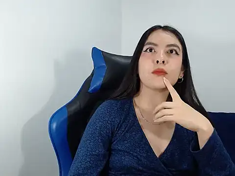 EloiseJun online show from 10.11.25