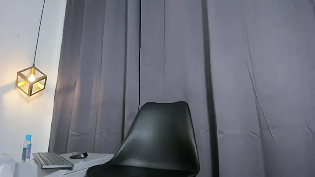 Snapshot of lianfox_ chatting on 10.25.25 lianfox  online show from 10.25.25