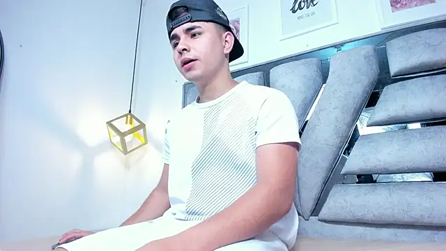 lianfox  online show from 03.10.26