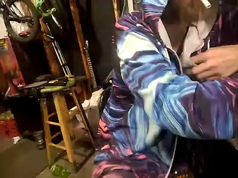 Snapshot of thejuicybacon chatting on 10.01.25 thejuicybacon online show from 10.01.25