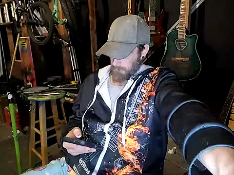 Snapshot of thejuicybacon chatting on 10.08.25 thejuicybacon online show from 10.08.25