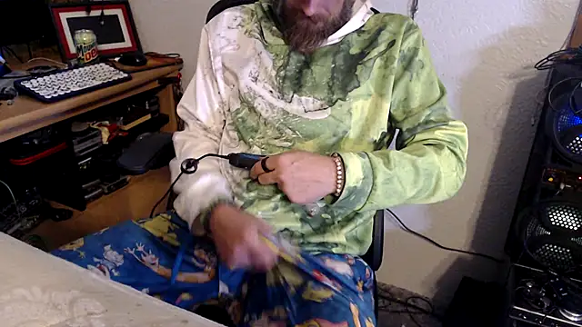 Snapshot of thejuicybacon chatting on 10.08.25 thejuicybacon online show from 10.08.25