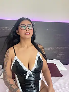 Snapshot of daphnevans chatting on 09.10.25 daphnevans online show from 09.10.25