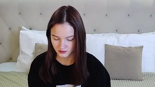 MichelleRoux online show from 11.04.25