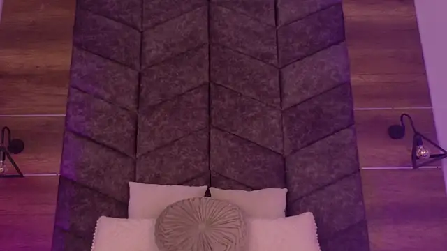 TiffValentinee  online show from 10.04.25