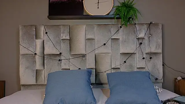 TiffValentinee  online show from 11.10.25