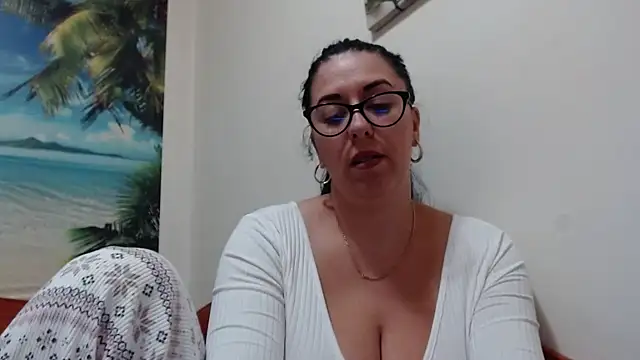 Snapshot of jollene chatting on 10.05.25 jollene online show from 10.05.25