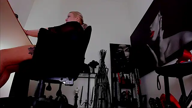 Snapshot of demisweet chatting on 02.12.26 demisweet online show from 02.12.26