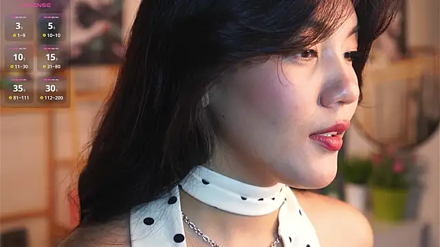 Snapshot of MoiraEger chatting on 09.23.25 MoiraEger online show from 09.23.25