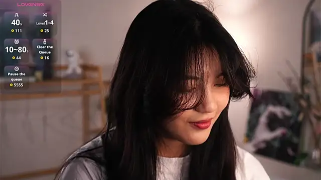 Snapshot of MoiraEger chatting on 10.20.25 MoiraEger online show from 10.20.25