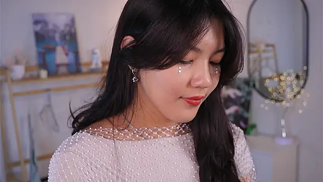 Snapshot of MoiraEger chatting on 10.26.25 MoiraEger online show from 10.26.25