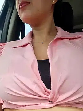 Snapshot of CrisMarulanda chatting on 10.14.25 CrisMarulanda online show from 10.14.25