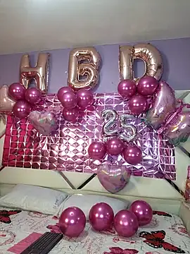 Snapshot of CrisMarulanda chatting on 10.19.25 CrisMarulanda online show from 10.19.25