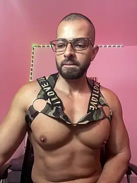 Snapshot of magnumchris chatting on 04.14.26 magnumchris online show from 04.14.26