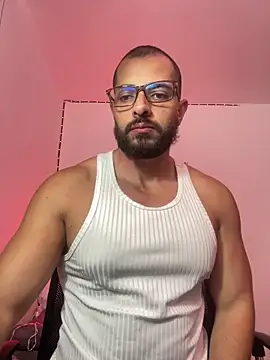Snapshot of magnumchris chatting on 05.19.26 magnumchris online show from 05.19.26