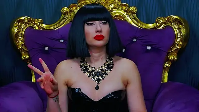 LaraMaeve online show from 12.17.25