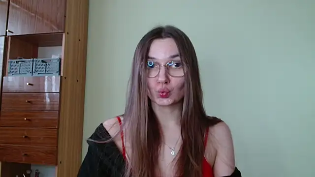 LooveELLYx online show from 02.23.25