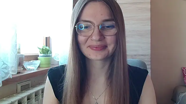 LooveELLYx online show from 04.10.26