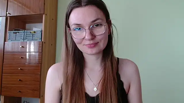 LooveELLYx online show from 04.14.26